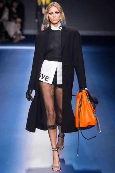 Look 3
